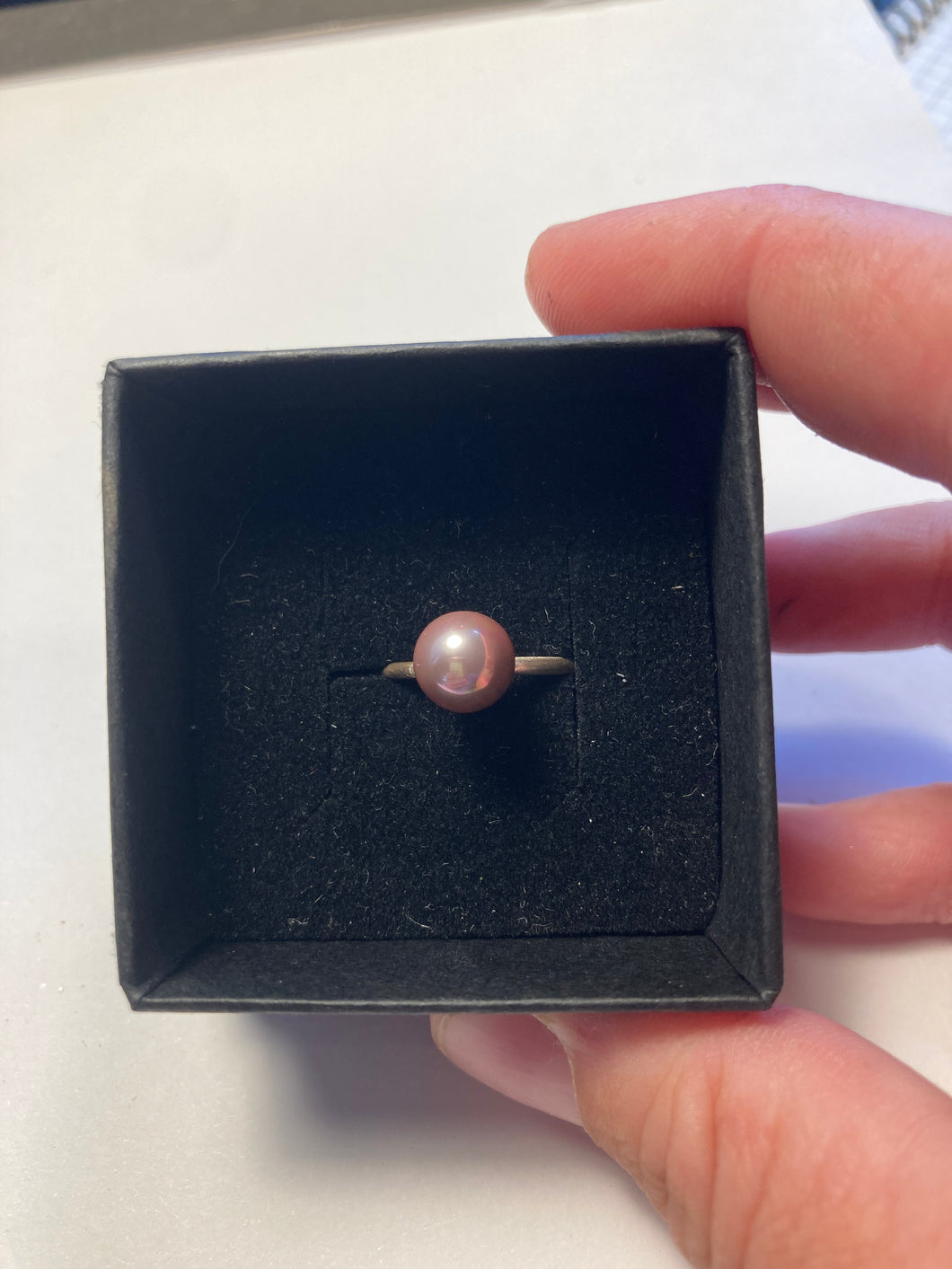 Udgår ring med stor lilla ferskvandsperle